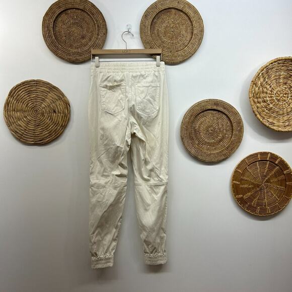 $128 Spanx Neutral Off White Zipper Stretch Twill Cargo Jogger Pants Medium - Picture 2 of 7